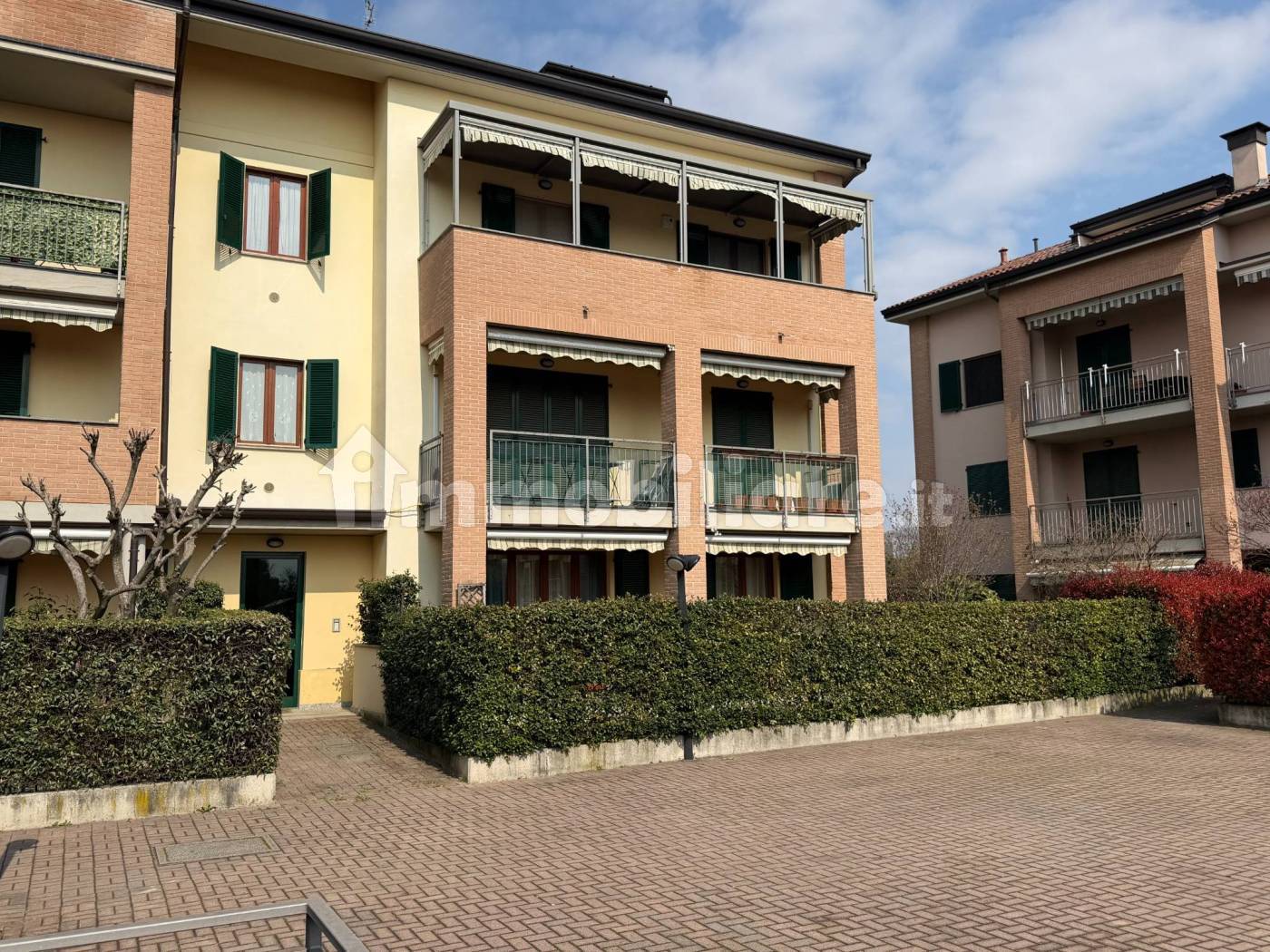 Trilocale con giardino privato e box doppio — Mezzago