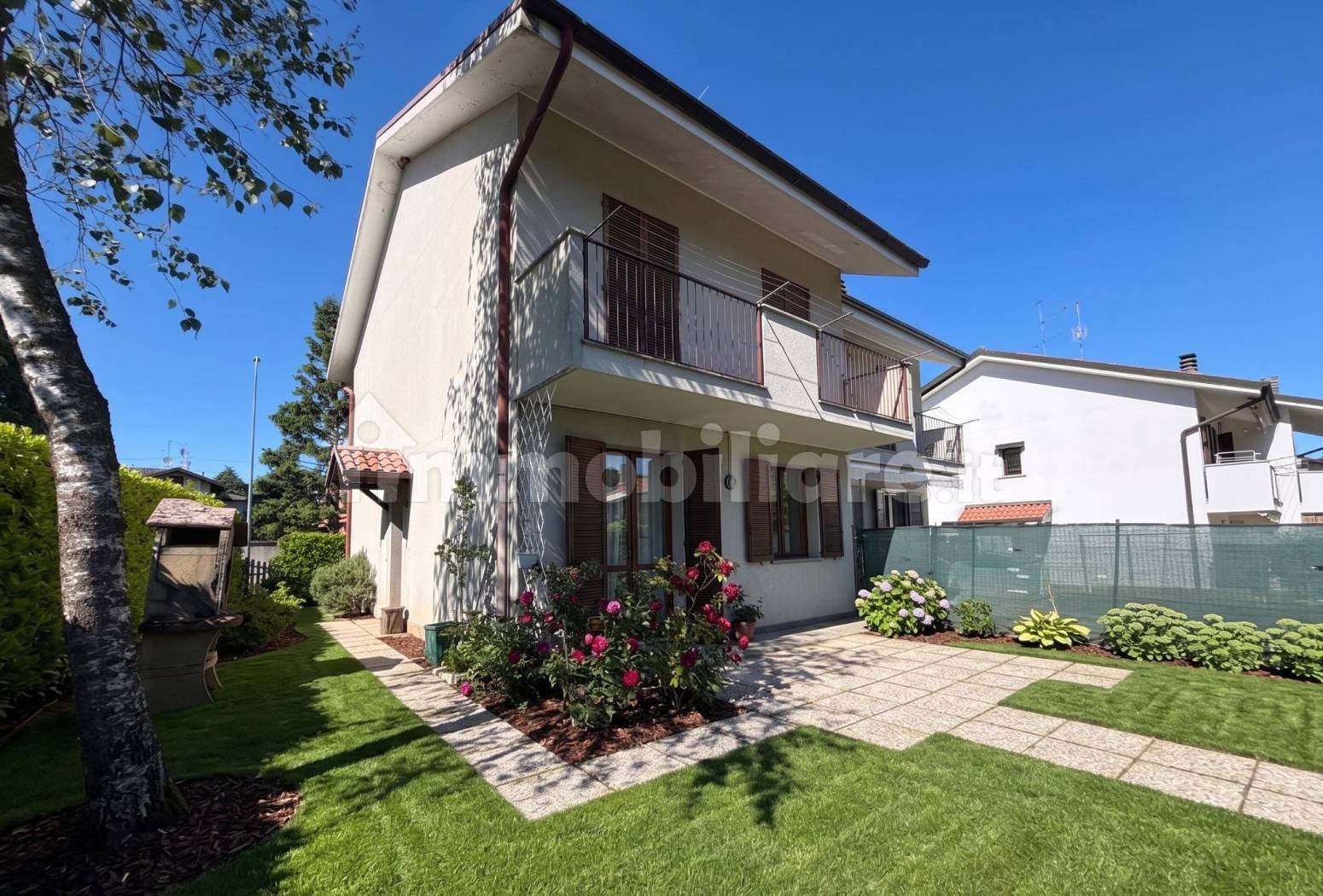 Villetta bifamiliare con giardino privato — Correzzana